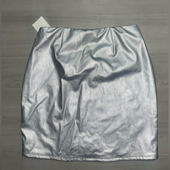 NEW Naked Wardrobe Faux Leather Skirt Silver Metallic V-Waist - Picture 5 of 7